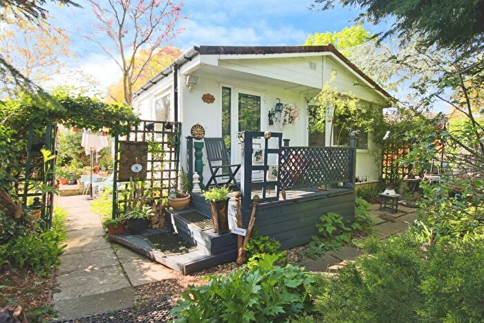 2 Bedroom Park Home For Sale In Hunt Hall Lane, Welford On Avon, Stratford-Upon-Avon, CV37