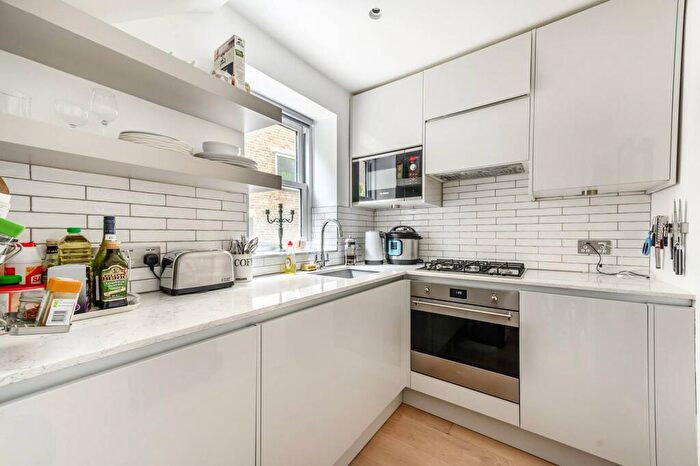 2 Bedroom Flat For Sale In Finborough Road, Chelsea, London, SW10