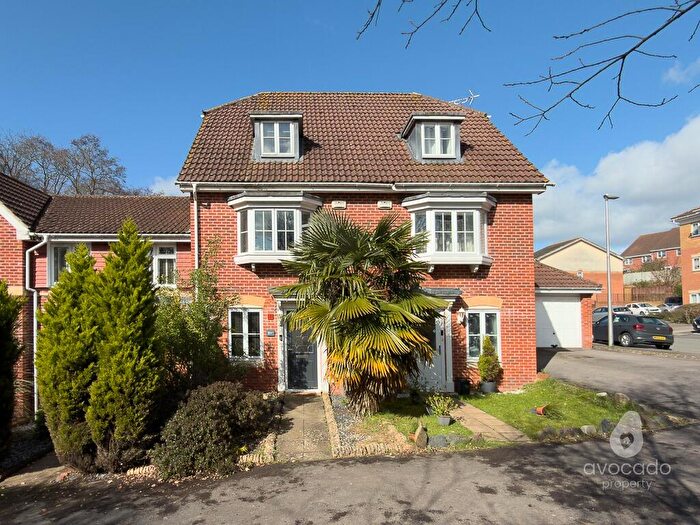 3 Bedroom Terraced House For Sale In Hopper Vale, Bracknell, Berkshire, RG12