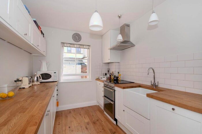 2 Bedroom Flat To Rent In Paget Street, Islington, London, EC1V