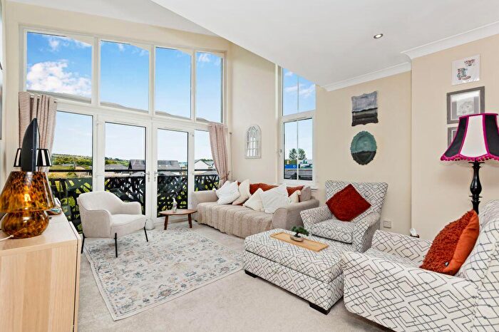 3 Bedroom Flat For Sale In Jardine Place, Bathgate, EH48