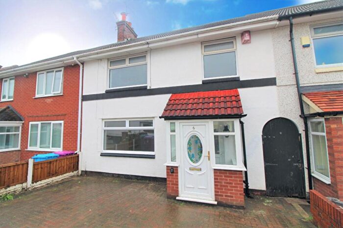 3 Bedroom Town House To Rent In Deverell Grove, L15