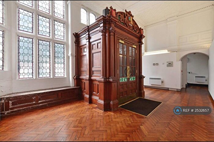 2 Bedroom Flat To Rent In Holly Street, Sheffield, S1