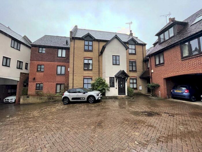 1 Bedroom Flat To Rent In Bishops Walk, Rochester, ME1