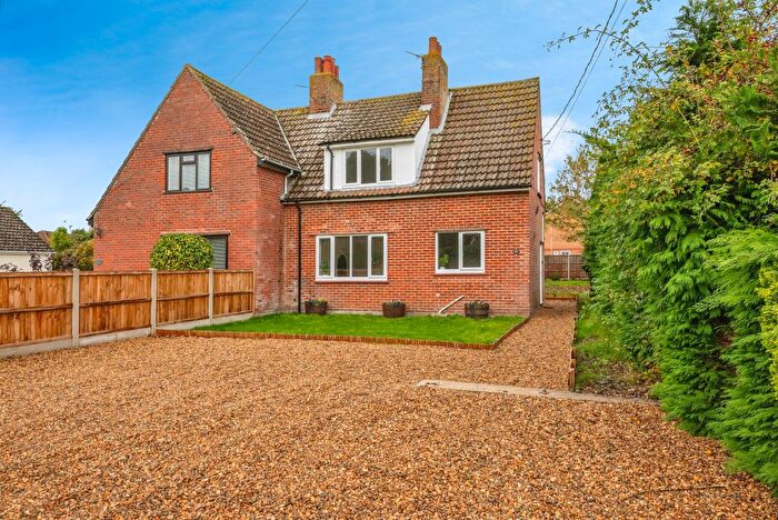 3 Bedroom Semi Detached House For Sale In Chapel Road, Hainford, Norwich, NR10