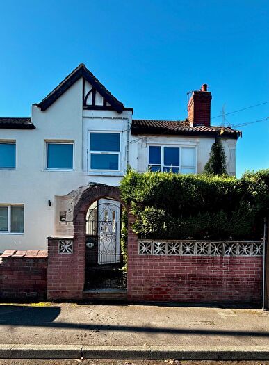 3 Bedroom Terraced House For Sale In Kings Crescent, DN12