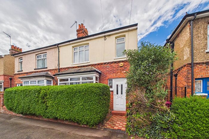 4 Bedroom Semi Detached House For Sale In Wantage Road, Reading, Berkshire, RG30