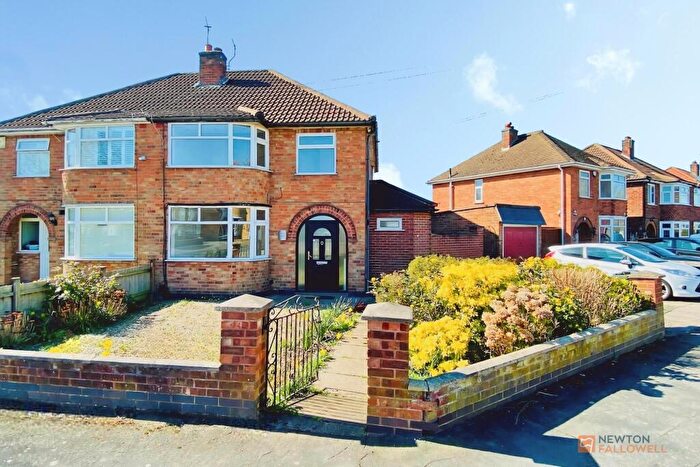 3 Bedroom Semi Detached House For Sale In Queensgate Drive, Birstall, LE4