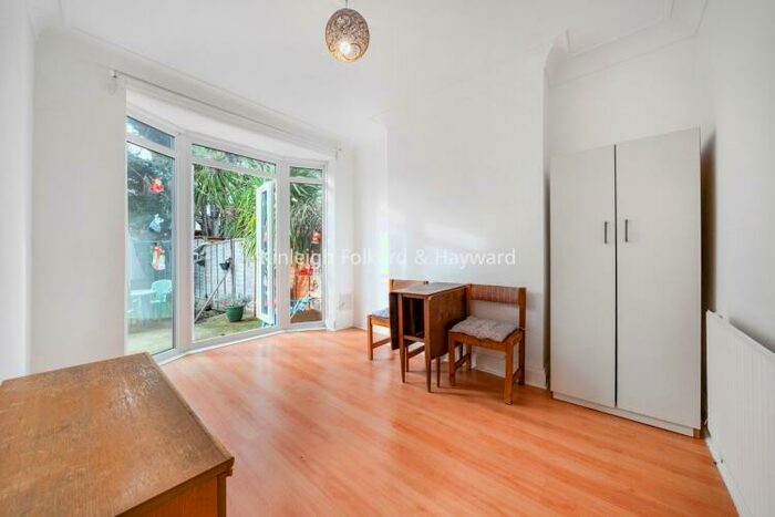 1 Bedroom Flat To Rent In Gorringe Park Avenue Mitcham, CR4
