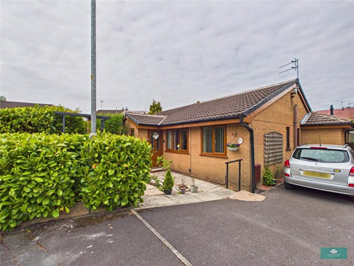 2 Bedroom Bungalow For Sale In Hertfordshire Park Close, Hertfordshire Park Close, Shaw, Oldham, Greater Manchester, OL2