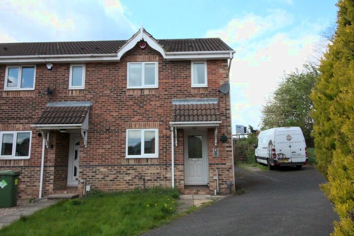 2 Bedroom Town House To Rent In Greenfields, Heckmondwike, WF16