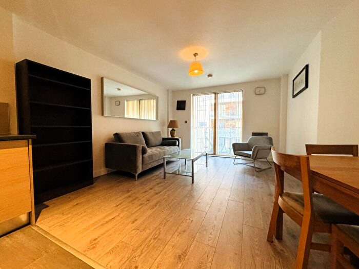 2 Bedroom Flat To Rent In Barton Place, Hornbeam Way, Green Quarter, Manchester, M4