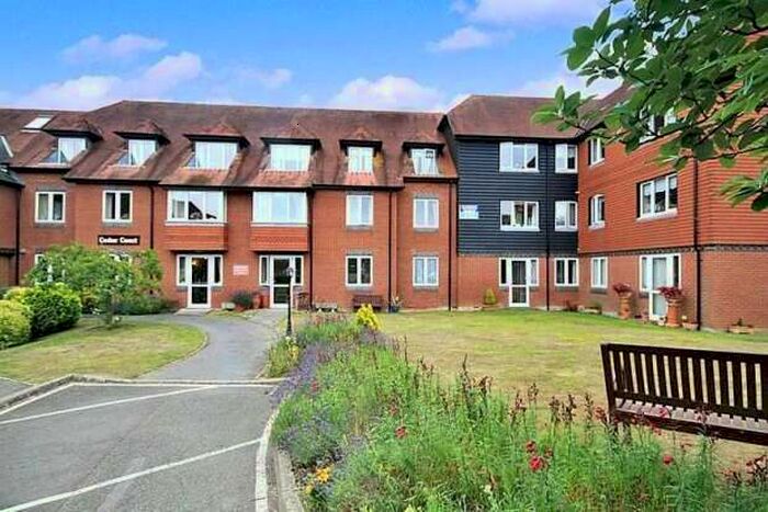 2 Bedroom Flat To Rent In Woodbury Lane, Tenterden, TN30