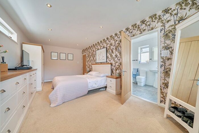 3 Bedroom Detached House For Sale In Prospect Avenue, Rochester, Kent, ME2
