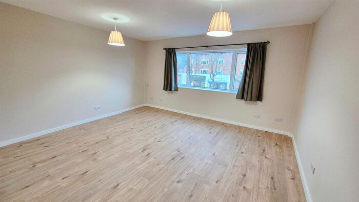 1 Bedroom Flat To Rent In The Metro Centre, St. Johns Road, Isleworth, TW7