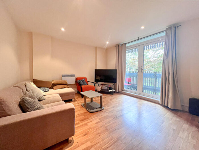 2 Bedroom Apartment To Rent In Wharf Lane, London, E14