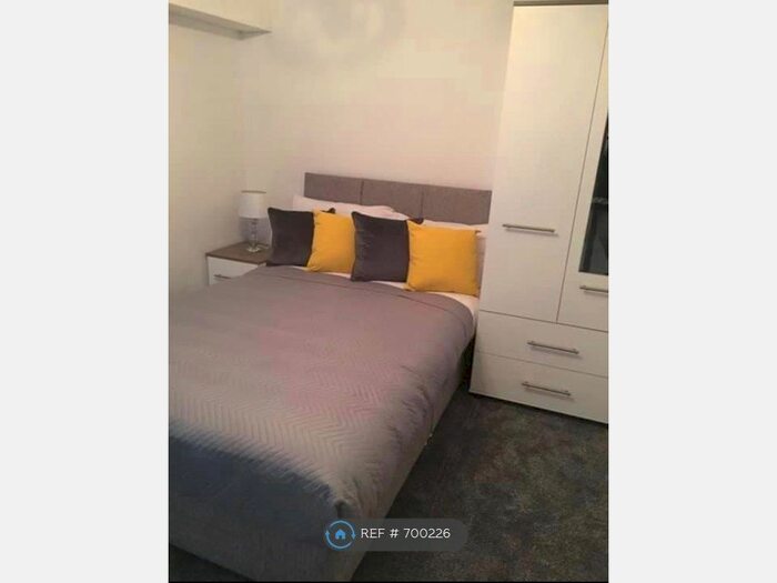 4 Bedroom Terraced House To Rent In Heol-Y-Wawr, Carmarthen, SA31