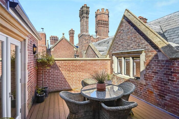 2 Bedroom Flat For Sale In Swaylands, Penshurst, Kent, TN11