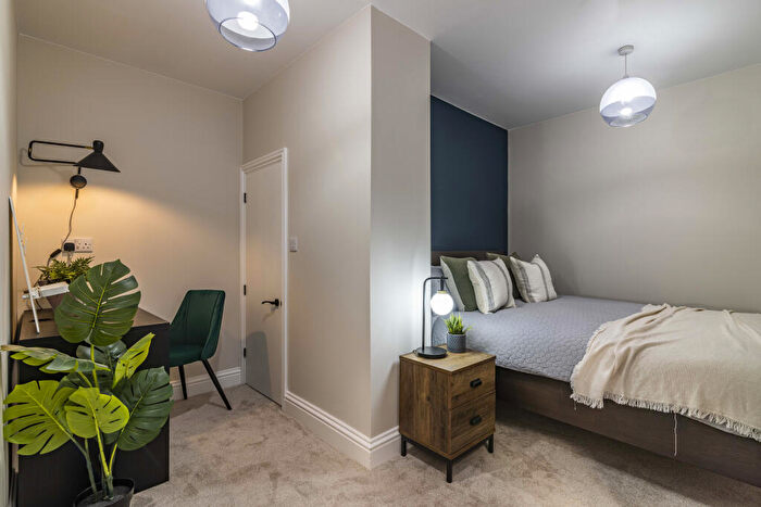 2 Bedroom Flat To Rent In Apartment, Powell House, LN5
