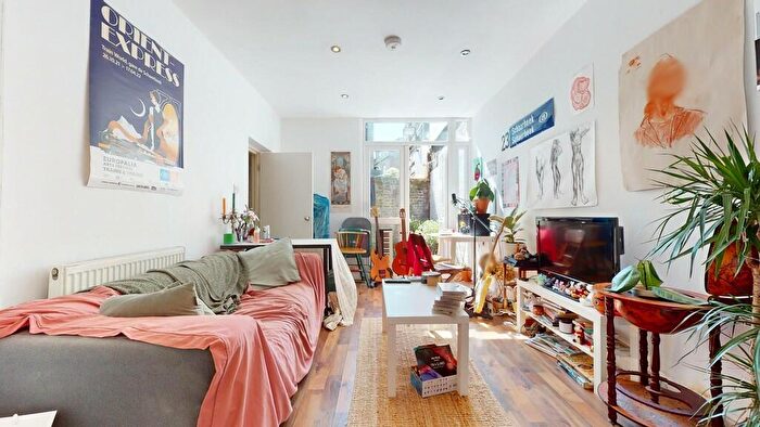 2 Bedroom Flat To Rent In Hilsea Street, E5