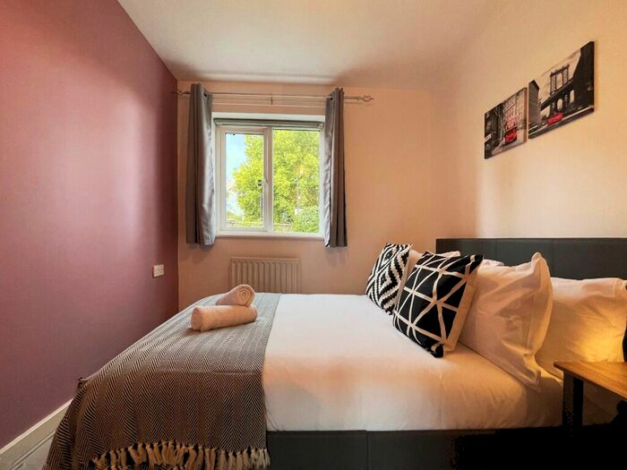 2 Bedroom Flat To Rent In Durward Street, London, E1