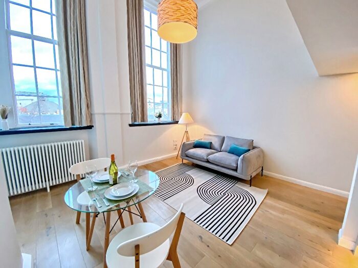 1 Bedroom Flat To Rent In Flat, Mcdonald Road, Broughton, Edinburgh, EH7