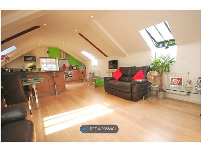 2 Bedroom Flat To Rent In London Road, Mitcham, CR4