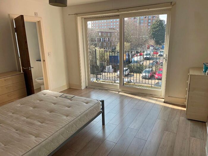 3 Bedroom Flat To Rent In Rollins Street, London, SE15