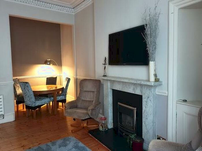 2 Bedroom Flat To Rent In Steel's Place, Edinburgh, EH10