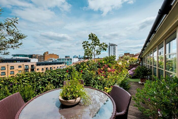 2 Bedroom Flat To Rent In Queen Elizabeth Street, London, SE1