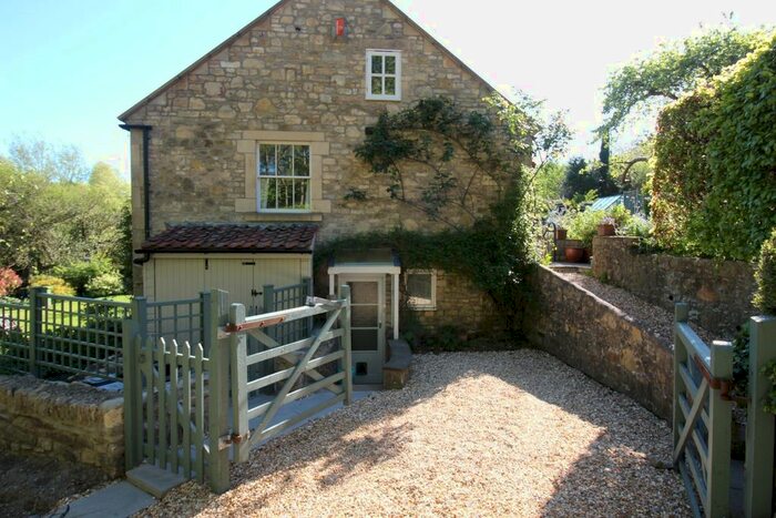 1 Bedroom Flat To Rent In Mill Hill, Wellow, Bath, BA2