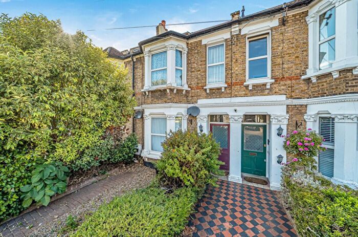 2 Bedroom Flat For Sale In Birkbeck Road, Beckenham, BR3