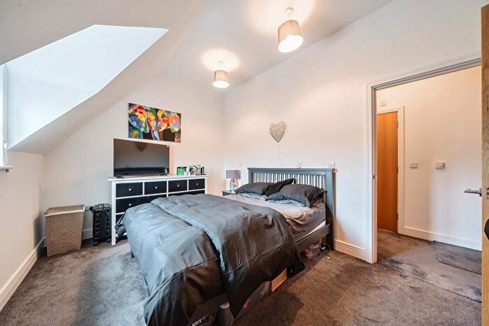1 Bedroom Flat For Sale In High Wycombe, West Wycombe, Buckinghamshire, HP12