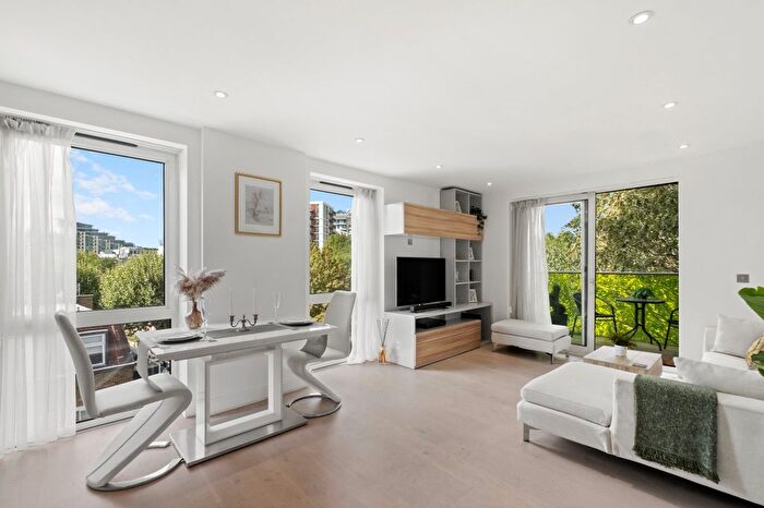 2 Bedroom Flat For Sale In Plough Road, London, SW11
