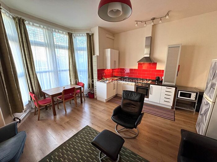 1 Bedroom Flat To Rent In Hickman Road, Penarth, CF64