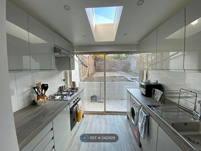 1 Bedroom Flat To Rent In Garratt Lane, London, SW17