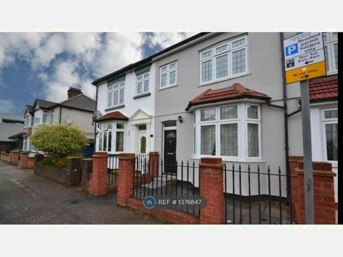 3 Bedroom Terraced House To Rent In Sheringham Avenue, Romford, RM7