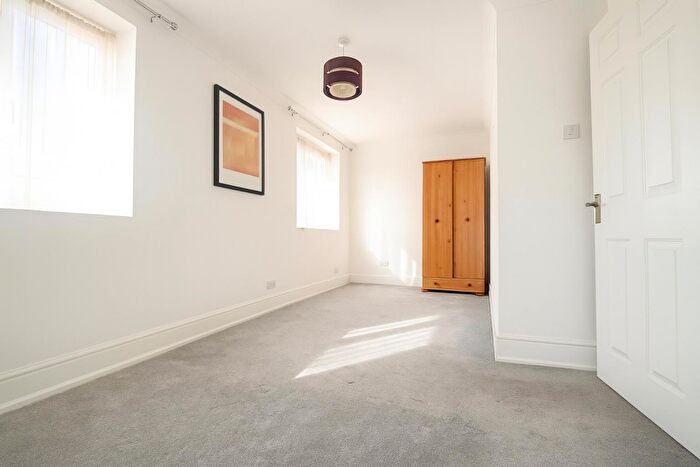 2 Bedroom Flat For Sale In Victor Close, Hornchurch, RM12