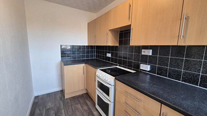 3 Bedroom Flat To Rent In Katherine Drive, Dunstable, LU5