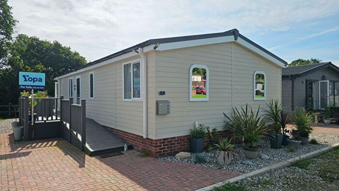 2 Bedroom Park Home For Sale In Plympton, Plymouth, PL7