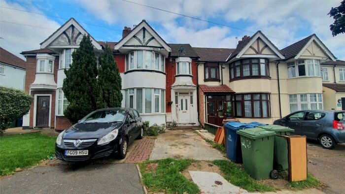 2 Bedroom Ground Flat To Rent In Sancroft Road, Harrow, HA3