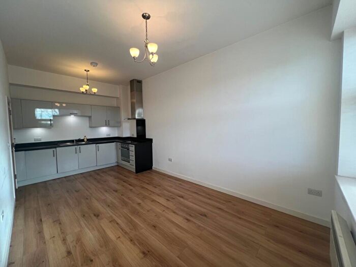 1 Bedroom Flat To Rent In Millbrook Road East, SO15