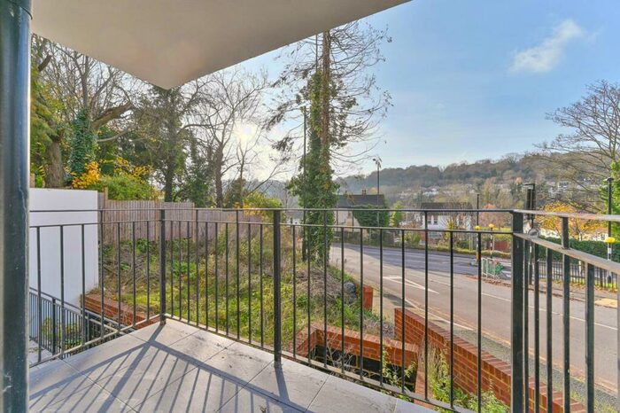 3 Bedroom Flat To Rent In St James Road, Croydon, Purley, CR8