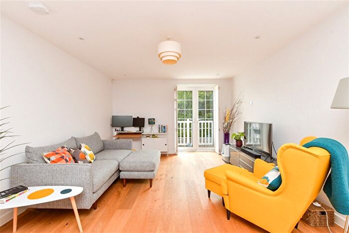 1 Bedroom Flat For Sale In Wheatley Road, Whitstable, Kent, CT5