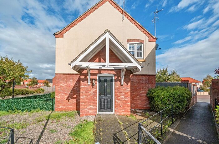 1 Bedroom Flat For Sale In Shinewater Park, Kingswood, Hull, East Riding Of Yorkshire, HU7