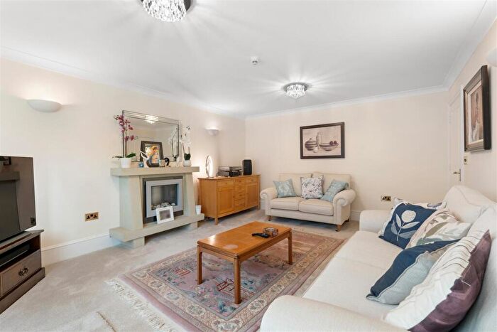 4 Bedroom Detached House For Sale In The Birches, Ampthill Road, Flitwick, MK45