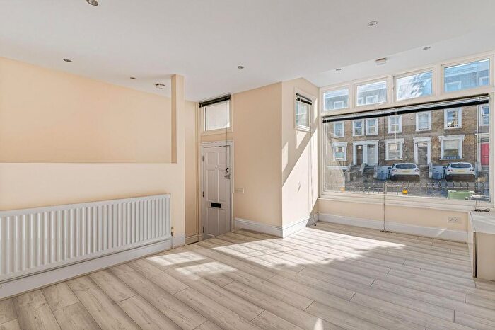 2 Bedroom Flat For Sale In Lewisham Way, London, SE14