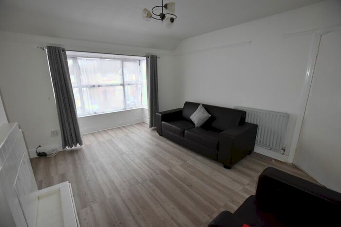 1 Bedroom Flat To Rent In Parkfield Avenue, Uxbridge, UB10