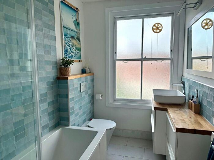 2 Bedroom Apartment To Rent In Grafton Road, London, NW5