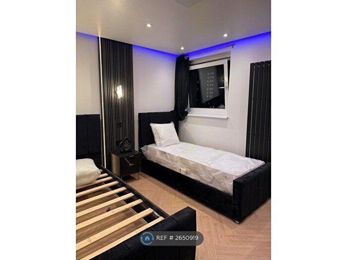 2 Bedroom Flat To Rent In Denning Point, London, E1